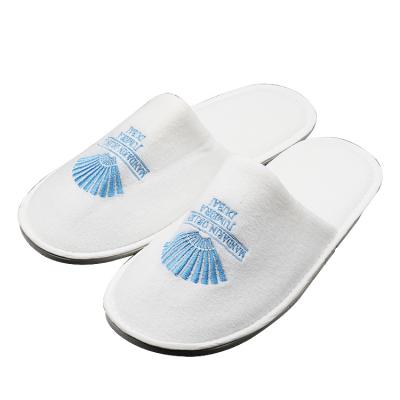 China Indoor Home Outdoor Mandarin Oriental Hotel brand slippers custom logo high quality Disposable Cut Velvet slippers for sale