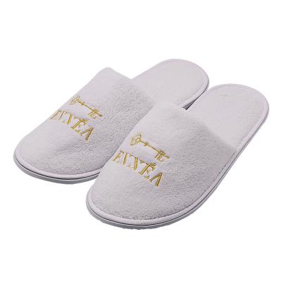 China Indoor Home Outdoor Beach UG Luxury Hotel Guestroom SPA Toiletries Supplies Wholesale Customized Embroidered Logo Closed Toe Warm Soft Disposable Slippers for sale