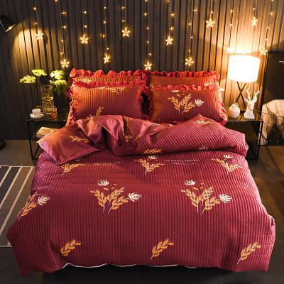 China Anti-Static Wholesale Warm And Soft Crystal Velvet Quilted Fitted Sheet Bedding Set for sale