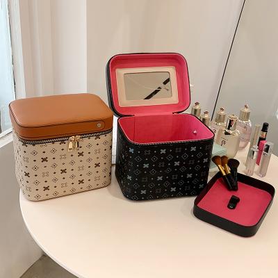 China Fashion 2021 Summer Hot Selling Cosmetic Bags Cosmetic Case Bags Traveling Makeup Bags For Professional for sale