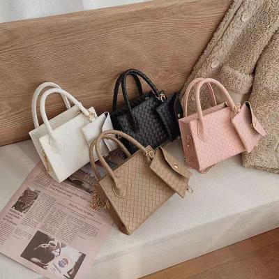 China Lady 2021 factory sale young fashion small hot weave handbags 2pcs set handbags for women purses for sale