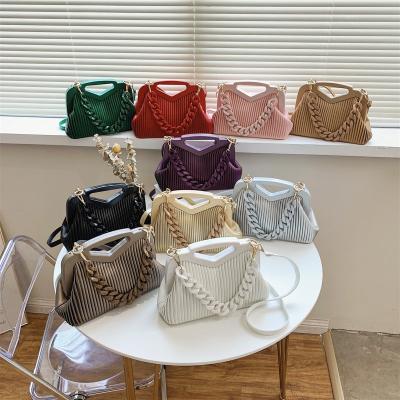 China 2021 Fashion Best Quality Design Clips Girls Messenger Handbags Luxury Chain Clips Young Lady Hand Bags For Women for sale