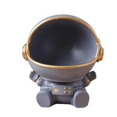 China Resin astronauts ashtrays convenient and practical resin ornaments, household living room decoration storage ornaments for sale