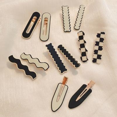 China Japan and Korean style 2021 hot sale simple design no bend seamless hair clip alloy salon makeup no bend platypus hair clip for girl customize logo for sale