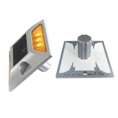 China Aluminum High Quality Cat Eye Road Stud solar warning light traffic stud for sale