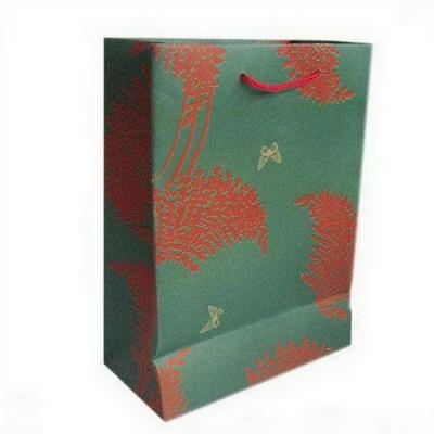 China Custom Recyclable Paper Twist Handle Packaging Gift Bags for sale