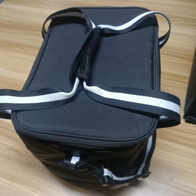 China Normcore / Minimalist Luxury Dual Compartment Insulated Cooler Lunch Bag for sale