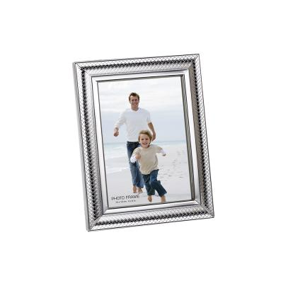 China Decorative Wider Roll Shape Iron Profile Picture Frame Silver Plated Picture Frame for sale