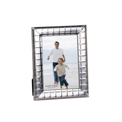 China Simple Roll Shape Silver Plated Iron Photo Frame Carved Silver Plated Iron Picture Frame for sale