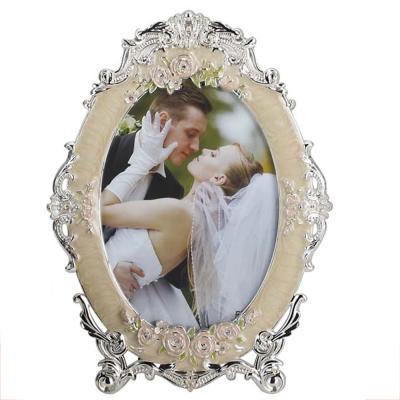 China Luxury White Frame Enamel Picture Frame Photo Stand for sale