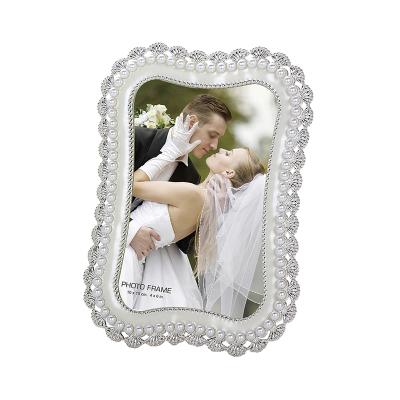 China Morden Metal Picture Frame With Flower Design Velvet Picture Frame Zinc Alloy Wedding Frame for sale