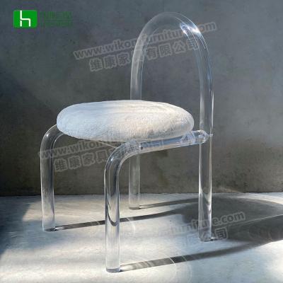 China Nordic Style Acrylic Chair for dining plastic dining chair à venda