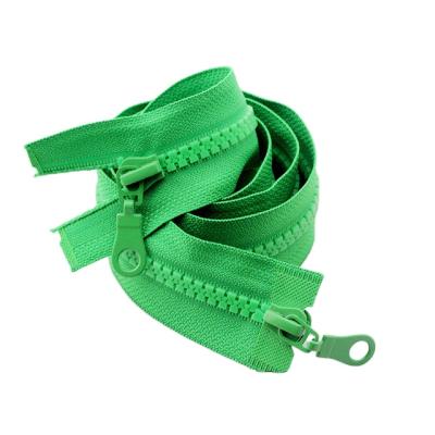 China Low Price Cloth Auto Lock Nickel Free Plastic Long Chain Roll Zipper Eco - Friendly Resin Zipper For Clothing Bags Coat zu verkaufen