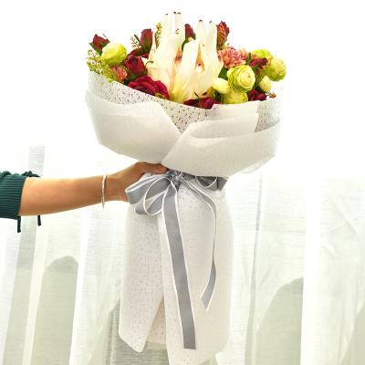 China Waterproof Shinewrap Waterproof Non Woven Flower Wrapping Paper for sale