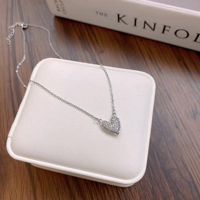 China Cute Heart Pendant Exquisite Silver Fashion Diamond Mosaic Grace Luxurious Necklace Jewelry for sale