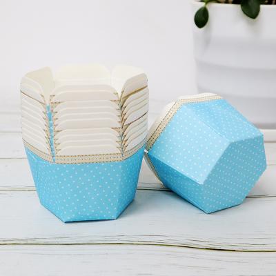 China New Style Wholesale Disposable Cake Cups Oven Baking Tools Muffin Baking Winter Festival Decorating Cupcake Cupcake Paper Cups for sale