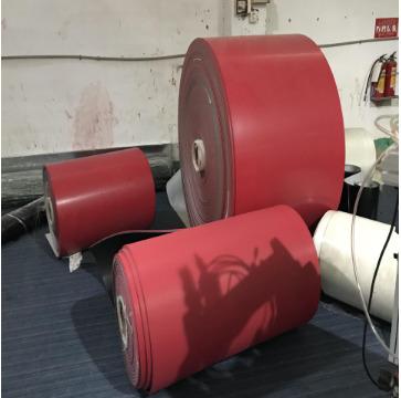 China Customized Heat Resistant Red Rubber Coated Green PVC Conveyor Belt for sale