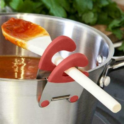 China Wholesale Viable Heat Resistance TPR Handle Pot Soup Spoon Cookware Side Clip Rest Holder Clamp For Cooking Clips for sale