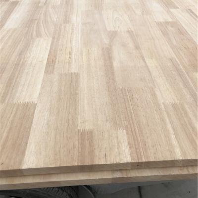 China Rubberen hout met vingerverbinding massief houten planken Breedte 100-1220 mm voor interieurmeubelen Te koop