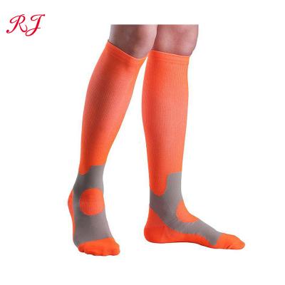 China Low MOQ QUICK DRY accepted wholesale compression sport bangs high quality professional colorful long compressed sock for sale