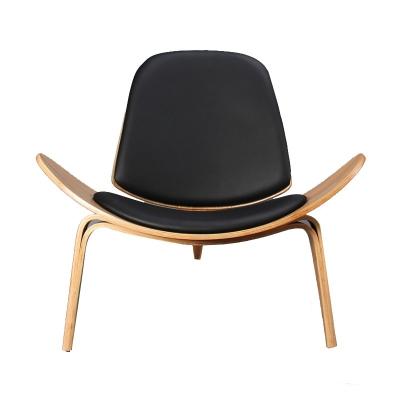 China Leisure Chair Bentwood Black Lounge Upholster Lounge Hans Wegner Style Wing Smiling Shell Wood Three Leg Chair for sale