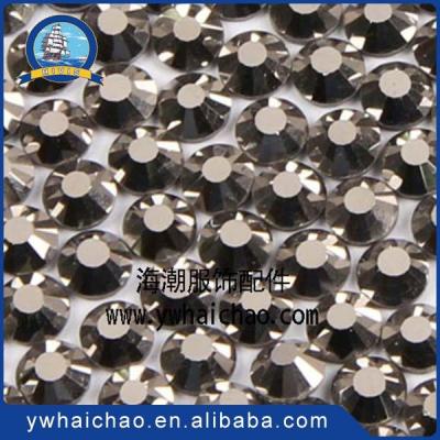 China Top selling super quality flat back glass stones in many style en venta