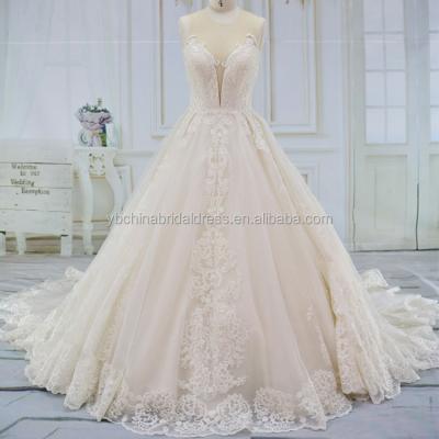 China Luxury Anti-Static Big Skirt With Lace And Button French Back Ball Gown Wedding Dress for sale