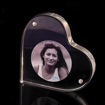 China Heart Shape Acrylic Block Photo Frames With Good Fashion for sale