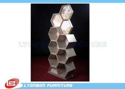 China Los soportes de exhibición de madera exquisitos del MDF de los cosméticos de la sala de exposición modifican para requisitos particulares con forma especial en venta