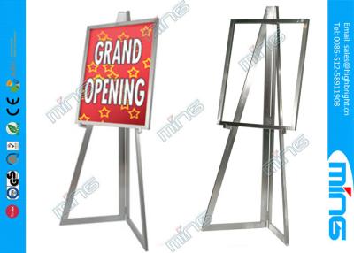 China Mordern-Chrom-Metallboden-Stand-Zeichen-Halter, Spitzenladen-Plakat-Halter zu verkaufen