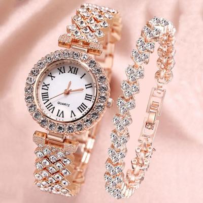 China Hot Sale 2pcs/set Auto Date Women Ladies Fashion Bling Bling Fully Diamond Iced Out Watch Luxury Quartz Wrist Bracelet Watches Gift Sets for sale