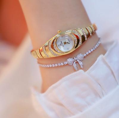 China Automatic Date 2021 Fashion 2pcs Set Watches Full Diamond Rhinestone Watch Ladies Luxury Quartz Women Wristwatch Strap Set for sale