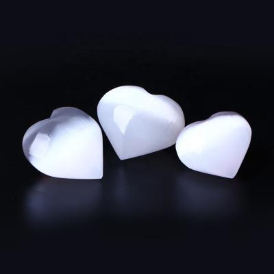 China Wholesale Europe Polished To Plaster Natural White Selenite Carved Hearts Crystal Heart For Home Decoration Spiritual for sale