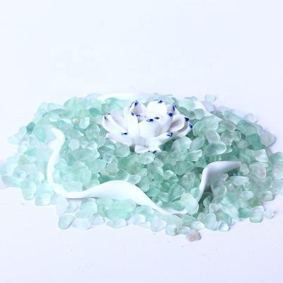 China Europe Wholesale Bulk Hot Selling Healing Crystals Loose Fluorite Chips Gravel Fengshui Chakra Stones Green Energy Decoration for sale