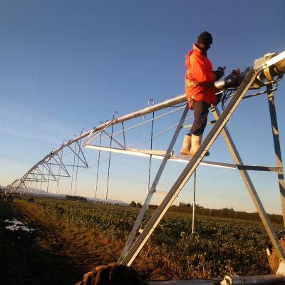 China farmhouses china yulin solar central pivot irrigation system for sale/newly central pivot irrigation system for sale