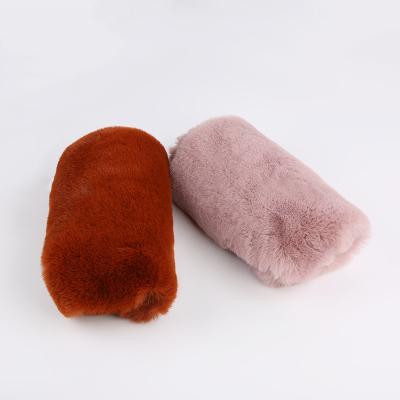 中国 超柔らかい100%ポリエステル 20-25mm D ニット布 快適さのためのウサギ毛皮布 販売のため
