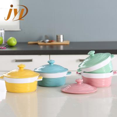 China Sustainable Baking Ceramic Round Liner Casserole With Silicone Handle for sale