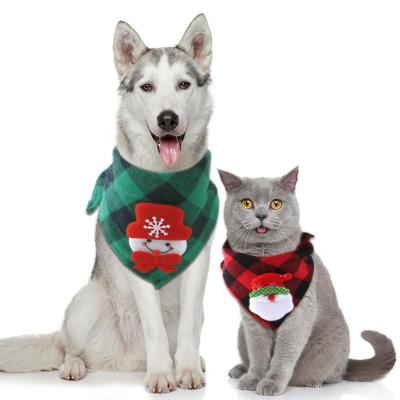 China 2021 Viable Red and Green New Christmas Pet Scarf Triangle Cat Bib Dog Plaid Saliva Towel and Pet Accessories for sale