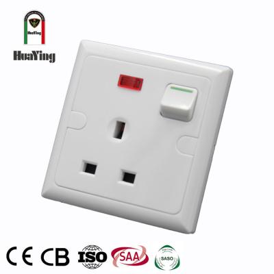 China Home White 13A 250V 3 Pole With One Indication Lamp English Standard Electrical Outlet Plug for sale