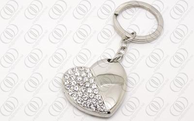 China Schmuck-Edelstahl-Herz-Form Keychain mit klaren Swarovski-Kristallen zu verkaufen