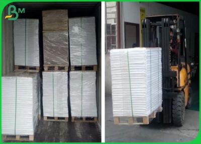 China papel de 50g 55g 60g 70g 80g UWF Woodfree con la hoja de 610m m * de 860m m en venta