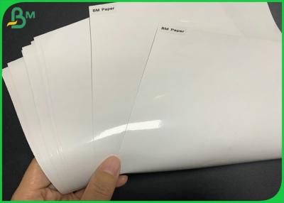 Chine 80gsm 700mm x 1000mm Chrome a enduit le papier pour les labels brillants à vendre