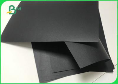 Cina La dimensione B1 ha riciclato la polpa 150g 200g fogli di carta per cartoncino Kraft neri per cartellini in vendita