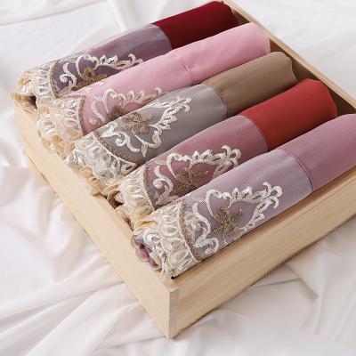 China Muslim Fashion Chiffon Hijabs Women Malaysian Chiffon Hijab With Lace Head Scarf Indonesia Hijab Jilbab Scarf for sale