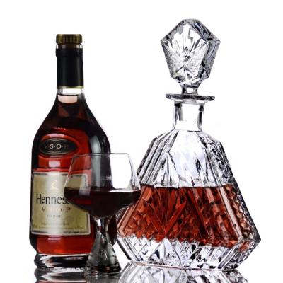 China Clear Wholesale Custom Triangle Clear Diamond Etched Whiskey Glass Decanter for sale