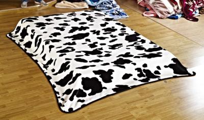 China Black And White Printed Raschel Fleece Blanket For Indoor Keeping Warm for sale