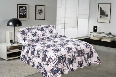 China Blue Square Printed Quilt Set Machine Washing In Cold Water Separately For Family for sale