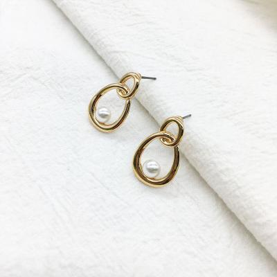 China FASHIONABLE wholesale small size alloy gold 8 elegant white pearl stud earring half shape for women for sale