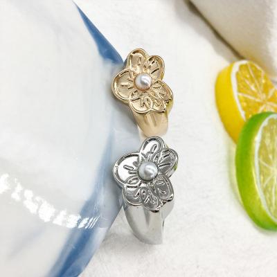 China To Make Girl Beautiful New Trendy Flower Chunky Irregular Big Size Ring Vintage Design Acrylic Bead Cheap Ring For Woman Man for sale