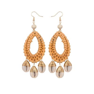 China Vintage DIY Jewelry Handmade Thin Earrings Shell Border Pending Earrings Creative Natural Rattan Woven Earrings for sale